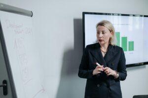 Profesora en gestión de ventas
